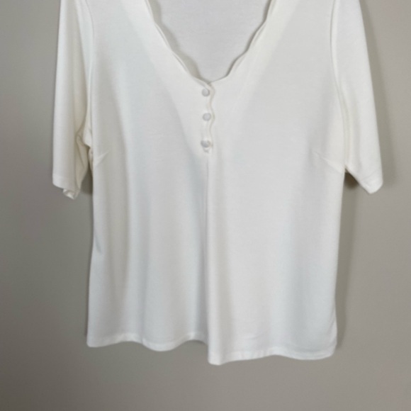 Cleo Petites Sz Large Off White Short Sleeve Blouse Scalloped V Neck Buttons Top - Picture 2 of 12